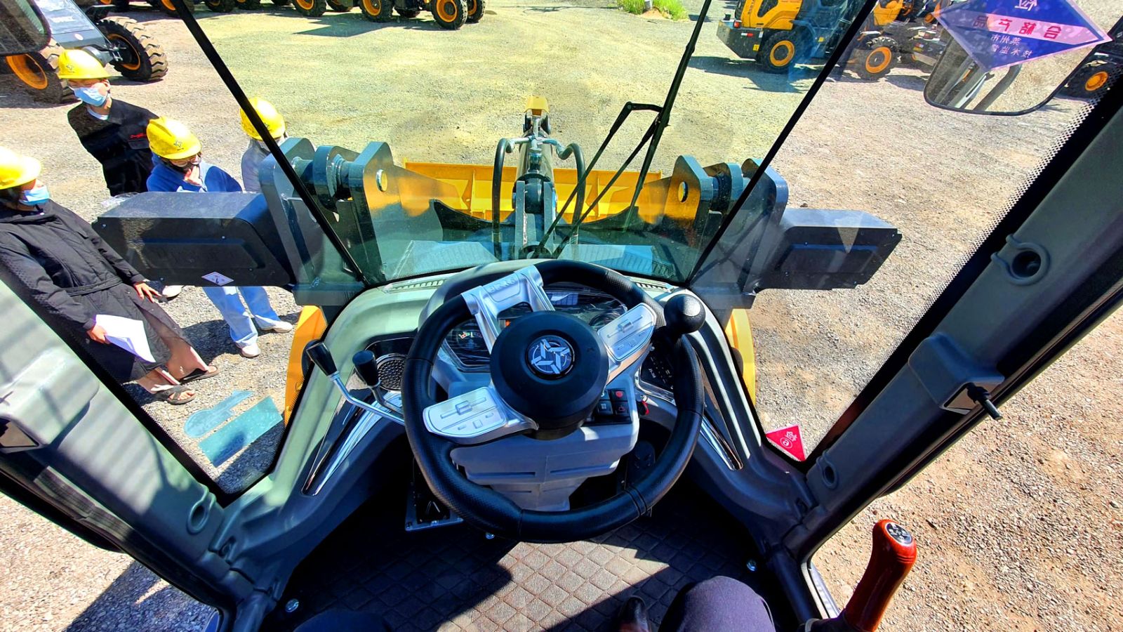 Máy Xúc Lật SYZG T940G: Giải Pháp Đổ Cao 4.6m