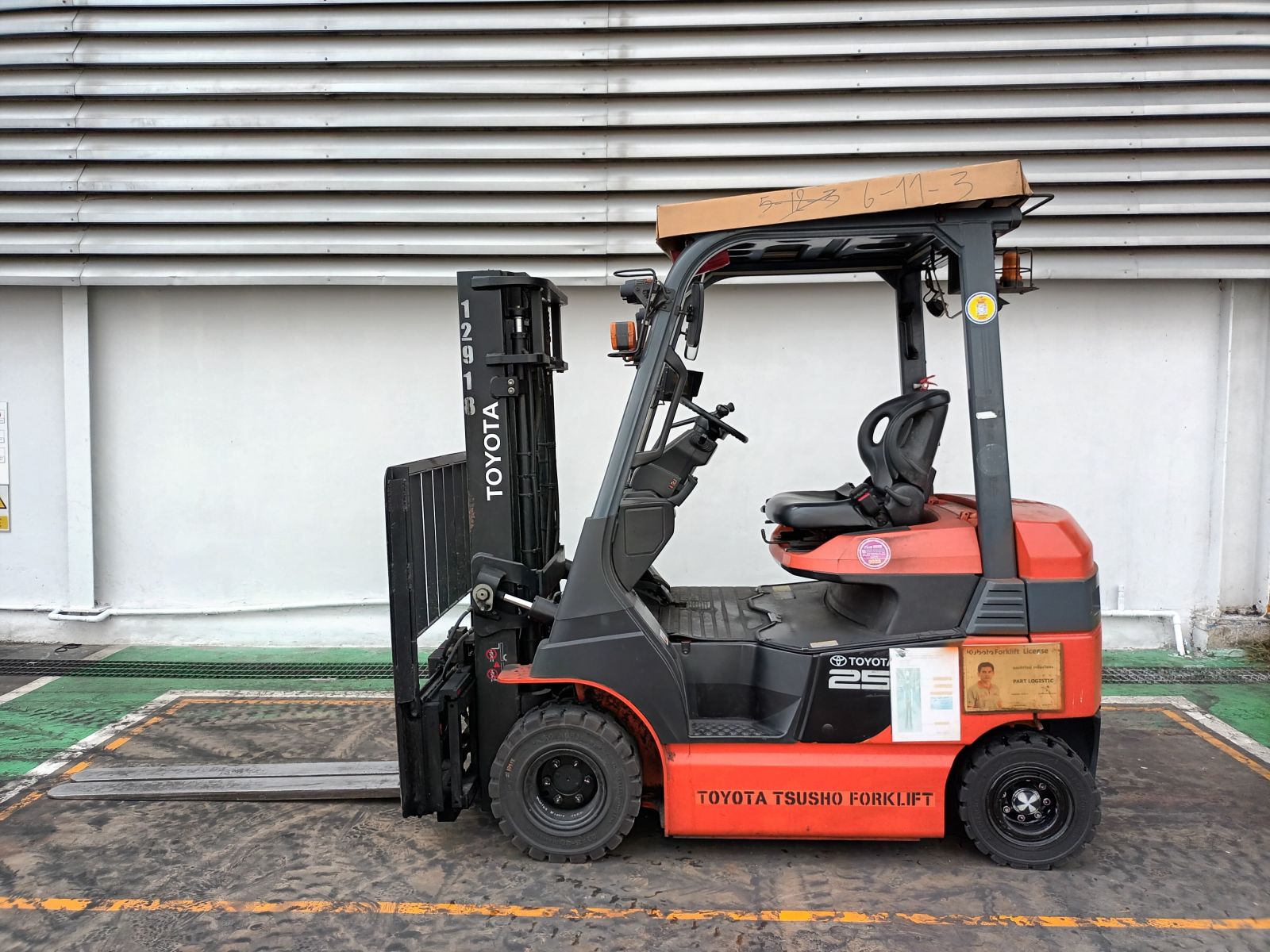 xe nâng điện toyota 2,5 tấn