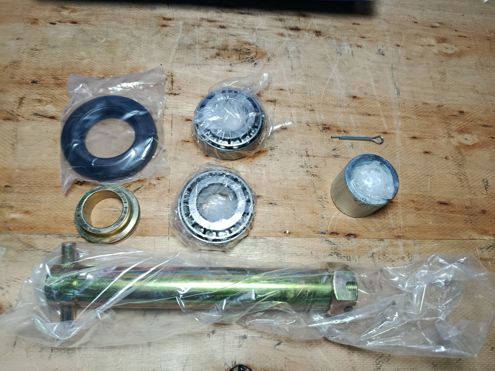 Bộ chốt dí xe nâng 3 tấn bằng thép 40Cr chính hãng, kèm bạc lót và phớt bảo vệ – phụ tùng xe nâng chất lượng cao