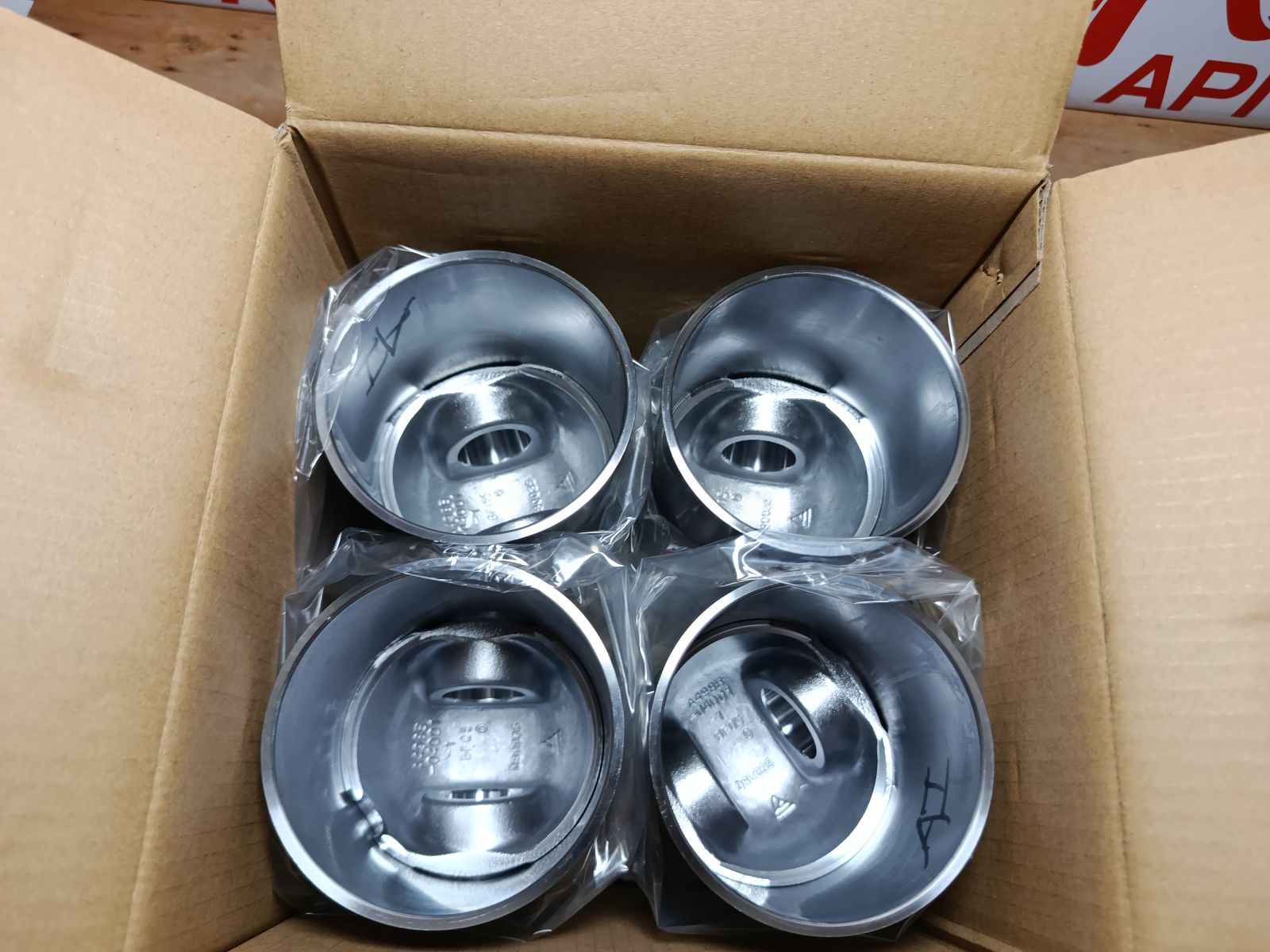 Bộ hơi xe nâng động cơ C498 chính hãng, đầy đủ piston, xéc măng và ống xy lanh