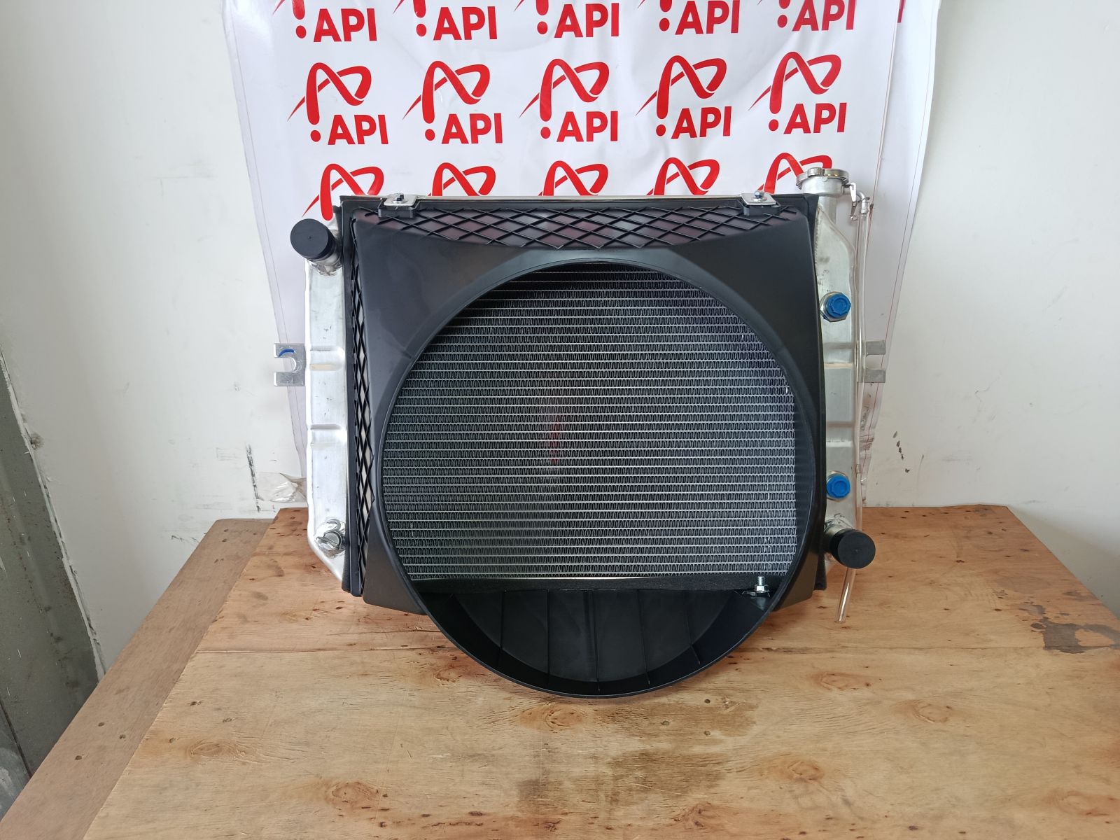 Két nước làm mát cho xe nâng hàng