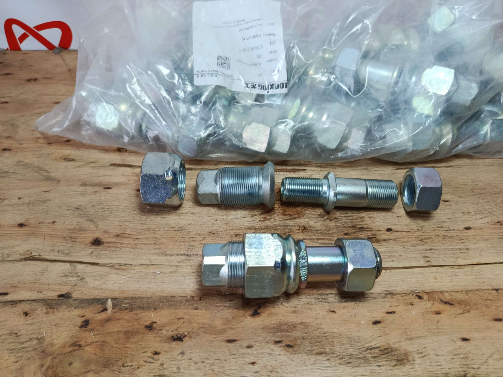 tắc kê bánh xe nâng