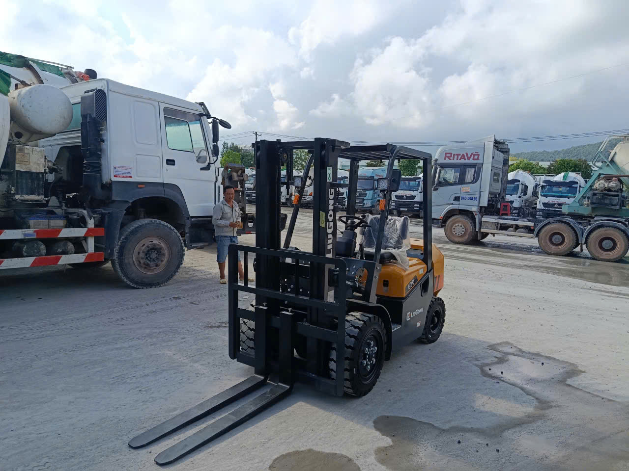 xe nâng dầu liugong 3 tấn