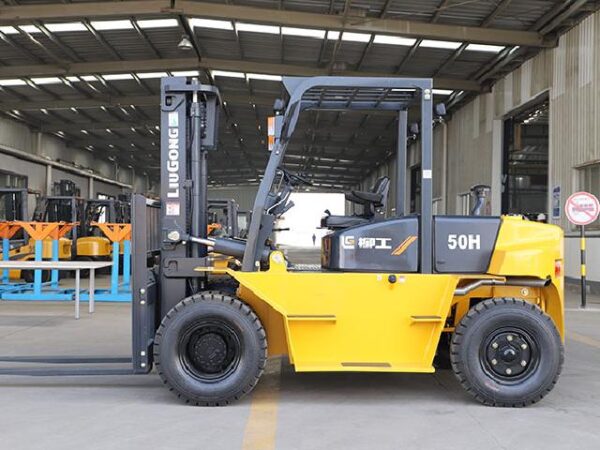 Xe nâng dầu liugong 5 tấn bánh đôi