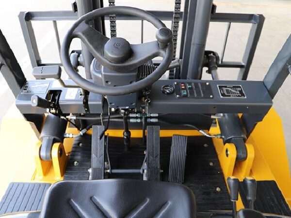 Xe nâng dầu liugong 5 tấn bánh đôi thông số